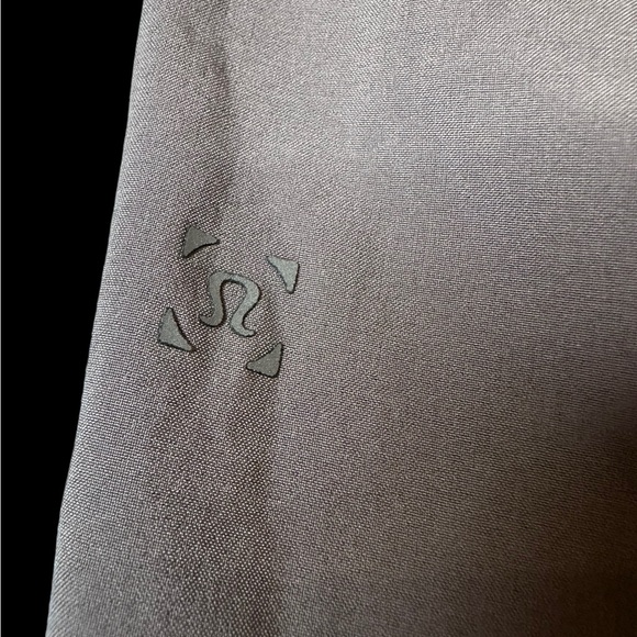 Lululemon Men’s Lined Shorts Small - Picture 2 of 5